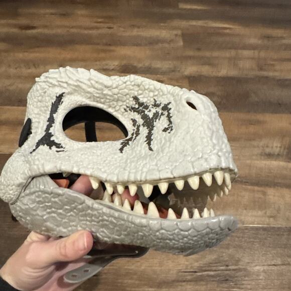Jurassic World Chaos Theory Atrociraptor Dinosaur Mask W/ Sound Moving Jaw 2024 - Picture 6 of 6
